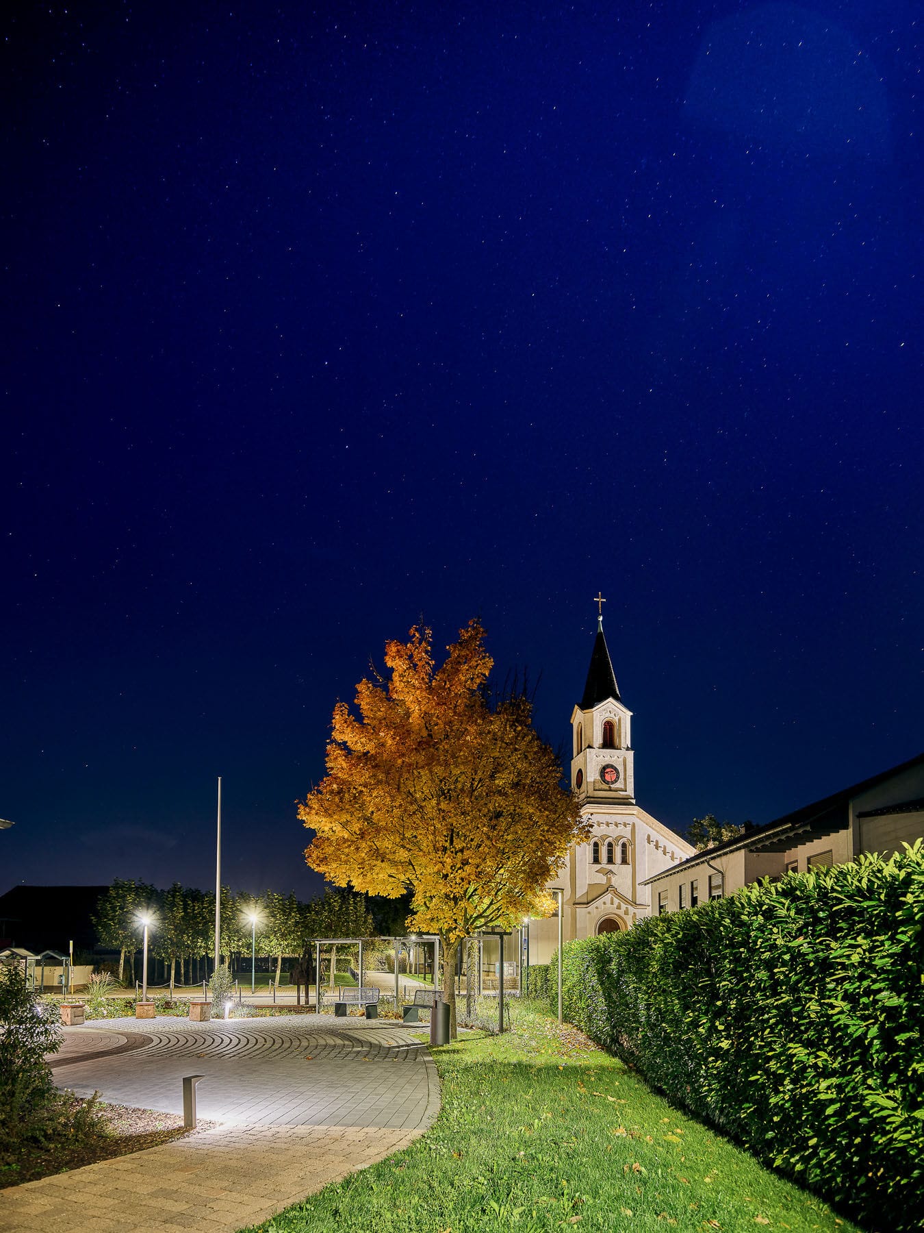 It's not just the picturesque landscape or the perfect infrastructure that makes Römerberg so attractive for my companies. Above all, it is the people who make this place the center of my life. Here, surrounded by friends, colleagues, customers and acquaintances, I feel a deep sense of connection and satisfaction.